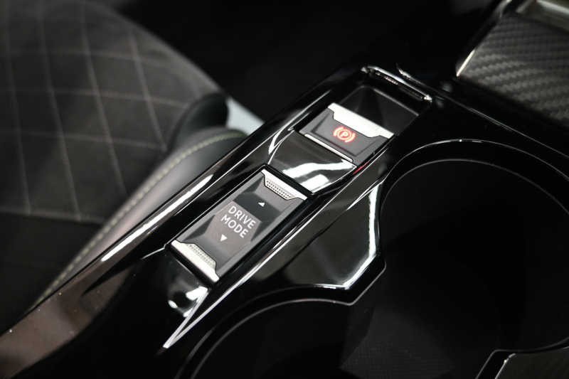 プジョー 208 GT　ACC LPA LKA BSM Pｽﾀ ECO ﾊｰﾌﾚｻﾞｰ 7ｲﾝﾁﾀｯﾁｽｸﾘｰﾝ CarPlay ﾅﾋﾞTV ﾌﾙｾｸﾞ Bｶﾒﾗ 17ｲﾝﾁAW ﾌﾙLEDﾗｲﾄ　2年保証付