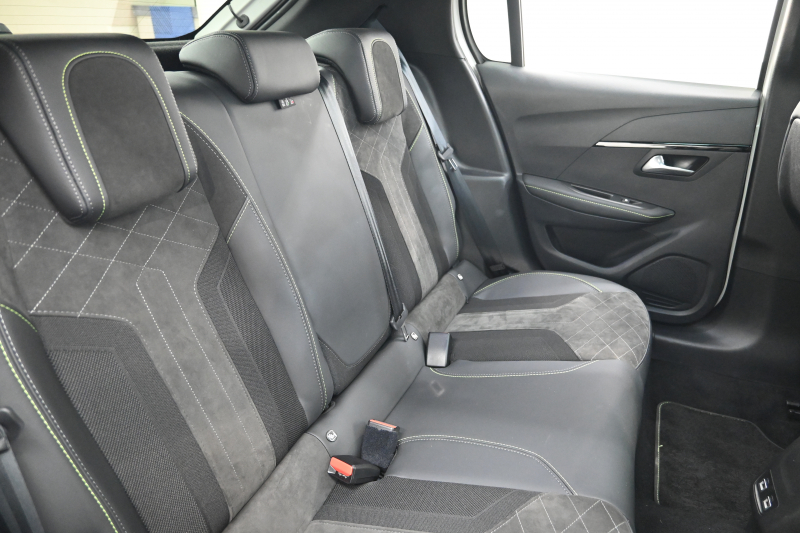 プジョー 208 GT　ACC LPA LKA BSM Pｽﾀ ECO ﾊｰﾌﾚｻﾞｰ 7ｲﾝﾁﾀｯﾁｽｸﾘｰﾝ CarPlay ﾅﾋﾞTV ﾌﾙｾｸﾞ Bｶﾒﾗ 17ｲﾝﾁAW ﾌﾙLEDﾗｲﾄ　2年保証付