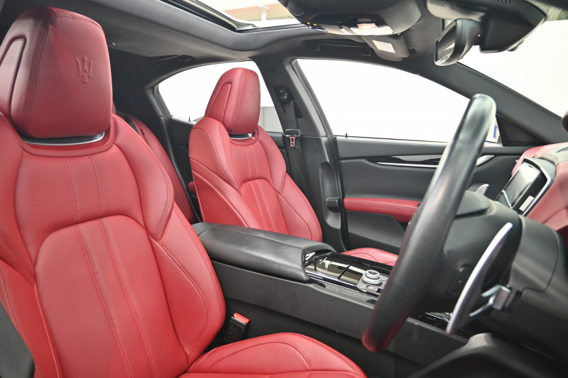 マセラティ ギブリ ｸﾞﾗﾝｽﾎﾟｰﾂ ﾄﾞﾗｲﾊﾞｰｽﾞｱｼｽﾀﾝｽ&ﾂｰﾘﾝｸﾞP　後期 ACC BSM LKA 赤革 ｻﾝﾙｰﾌ 8.4ｲﾝﾁMTC+ CarPlay 自動ﾄﾗﾝｸ 20ｲﾝﾁｳﾗｰﾉAW ｽｶｲﾌｯｸｻｽ LED　2年保証付