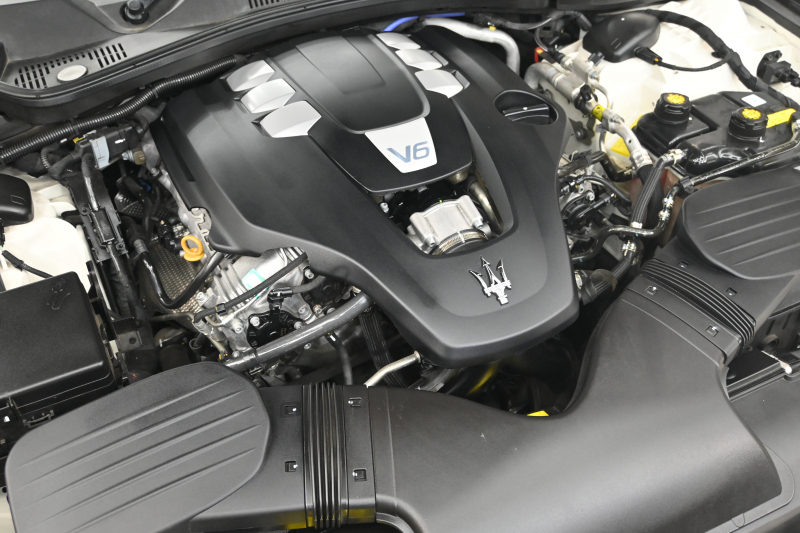 マセラティ ギブリ ｸﾞﾗﾝｽﾎﾟｰﾂ ﾄﾞﾗｲﾊﾞｰｽﾞｱｼｽﾀﾝｽ&ﾂｰﾘﾝｸﾞP　後期 ACC BSM LKA 赤革 ｻﾝﾙｰﾌ 8.4ｲﾝﾁMTC+ CarPlay 自動ﾄﾗﾝｸ 20ｲﾝﾁｳﾗｰﾉAW ｽｶｲﾌｯｸｻｽ LED　2年保証付