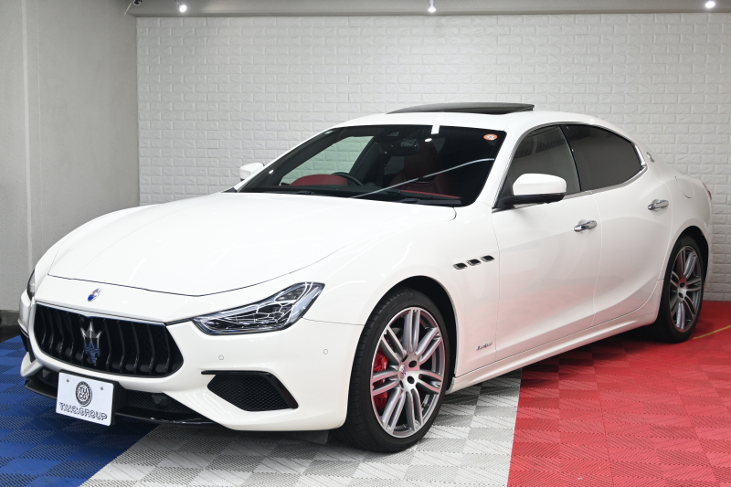 マセラティ ギブリ ｸﾞﾗﾝｽﾎﾟｰﾂ ﾄﾞﾗｲﾊﾞｰｽﾞｱｼｽﾀﾝｽ&ﾂｰﾘﾝｸﾞP　後期 ACC BSM LKA 赤革 ｻﾝﾙｰﾌ 8.4ｲﾝﾁMTC+ CarPlay 自動ﾄﾗﾝｸ 20ｲﾝﾁｳﾗｰﾉAW ｽｶｲﾌｯｸｻｽ LED　2年保証付