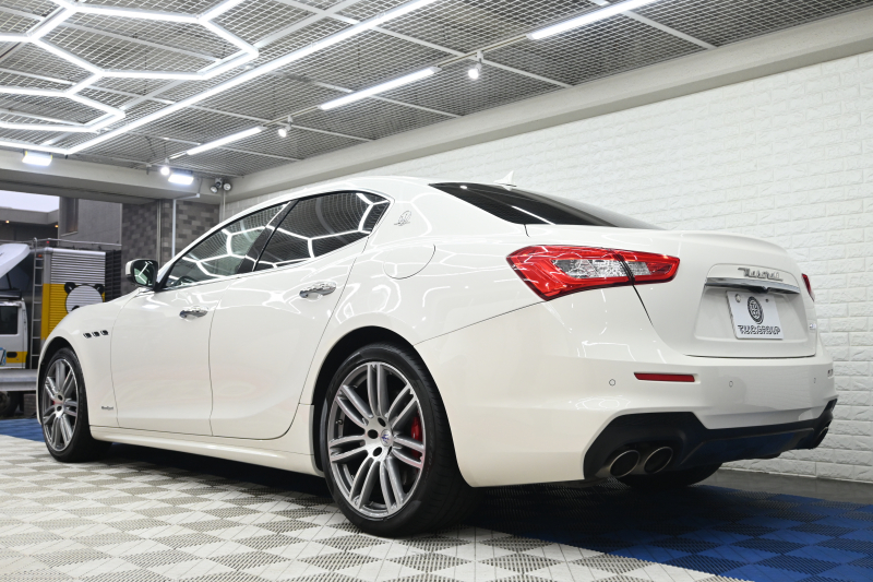 マセラティ ギブリ ｸﾞﾗﾝｽﾎﾟｰﾂ ﾄﾞﾗｲﾊﾞｰｽﾞｱｼｽﾀﾝｽ&ﾂｰﾘﾝｸﾞP　後期 ACC BSM LKA 赤革 ｻﾝﾙｰﾌ 8.4ｲﾝﾁMTC+ CarPlay 自動ﾄﾗﾝｸ 20ｲﾝﾁｳﾗｰﾉAW ｽｶｲﾌｯｸｻｽ LED　2年保証付