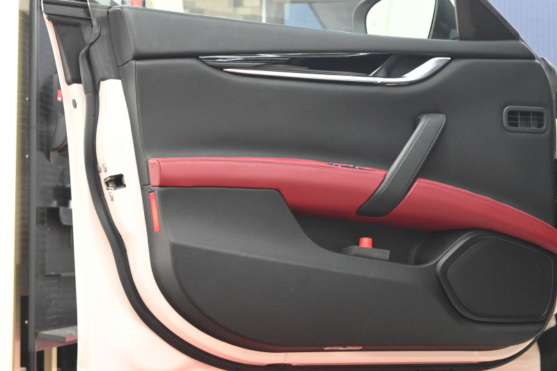 マセラティ ギブリ ｸﾞﾗﾝｽﾎﾟｰﾂ ﾄﾞﾗｲﾊﾞｰｽﾞｱｼｽﾀﾝｽ&ﾂｰﾘﾝｸﾞP　後期 ACC BSM LKA 赤革 ｻﾝﾙｰﾌ 8.4ｲﾝﾁMTC+ CarPlay 自動ﾄﾗﾝｸ 20ｲﾝﾁｳﾗｰﾉAW ｽｶｲﾌｯｸｻｽ LED　2年保証付