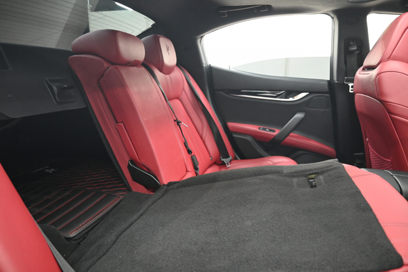 マセラティ ギブリ ｸﾞﾗﾝｽﾎﾟｰﾂ ﾄﾞﾗｲﾊﾞｰｽﾞｱｼｽﾀﾝｽ&ﾂｰﾘﾝｸﾞP　後期 ACC BSM LKA 赤革 ｻﾝﾙｰﾌ 8.4ｲﾝﾁMTC+ CarPlay 自動ﾄﾗﾝｸ 20ｲﾝﾁｳﾗｰﾉAW ｽｶｲﾌｯｸｻｽ LED　2年保証付