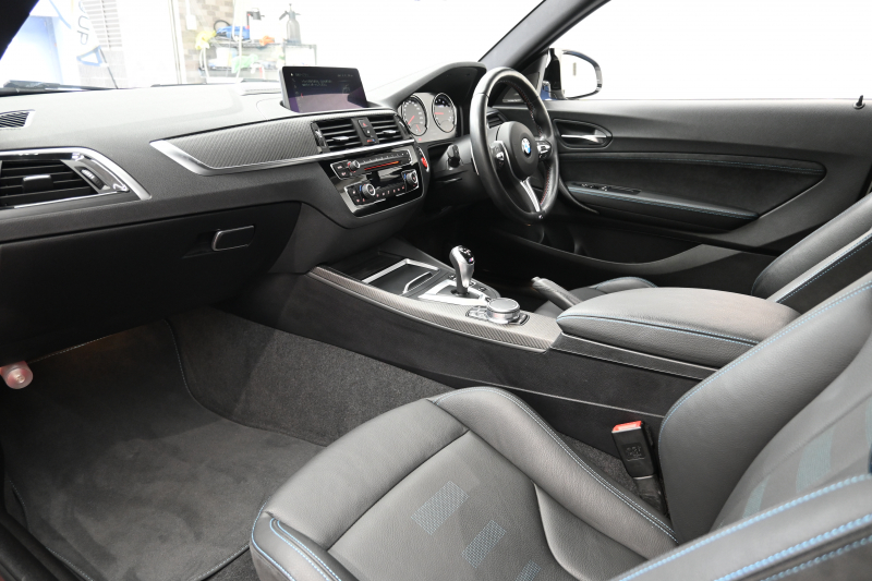 BMW Mシリーズ M2 ｺﾝﾍﾟﾃｨｼｮﾝ　正規D車 1ｵｰﾅｰ 後期LCI ｺﾝﾌｫｰﾄA ｲﾝﾃﾘｼﾞｪﾝﾄS 黒革 純正iDriveﾅﾋﾞ harman/kardon 純正19ｲﾝﾁAW　2年保証付