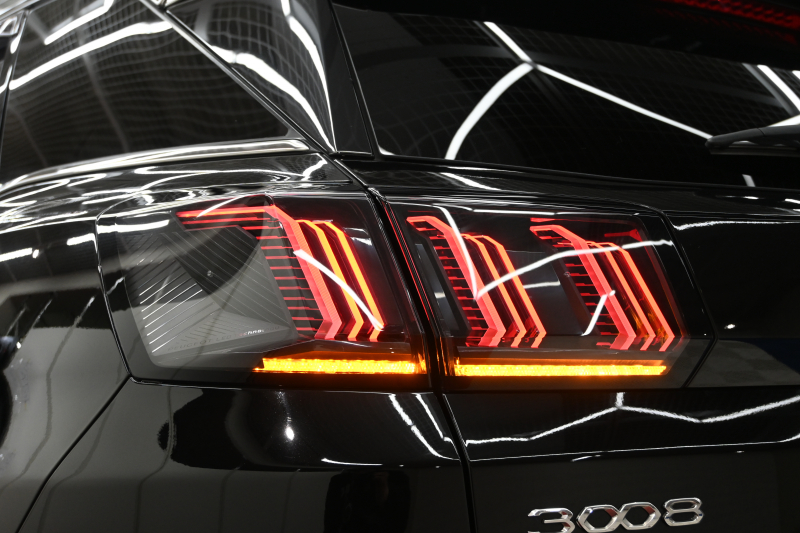 プジョー 3008 3008 GT ﾌﾞﾙｰHDi ﾚｯﾄﾞﾅｯﾊﾟ　特別仕様 後期ﾓﾃﾞﾙ ACC LKA 赤革 ﾊﾟﾉﾗﾏSR 純正ﾅﾋﾞTV CarPlay 360ﾋﾞｼﾞｮﾝ 前後ｺｰﾅｰｾﾝｻｰ 純正18ｲﾝﾁAW LEDﾗｲﾄ　2年保証付