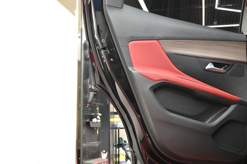 プジョー 3008 3008 GT ﾌﾞﾙｰHDi ﾚｯﾄﾞﾅｯﾊﾟ　特別仕様 後期ﾓﾃﾞﾙ ACC LKA 赤革 ﾊﾟﾉﾗﾏSR 純正ﾅﾋﾞTV CarPlay 360ﾋﾞｼﾞｮﾝ 前後ｺｰﾅｰｾﾝｻｰ 純正18ｲﾝﾁAW LEDﾗｲﾄ　2年保証付