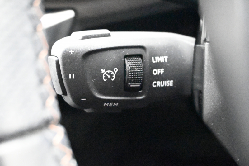 プジョー 3008 3008 GT ﾌﾞﾙｰHDi ﾚｯﾄﾞﾅｯﾊﾟ　特別仕様 後期ﾓﾃﾞﾙ ACC LKA 赤革 ﾊﾟﾉﾗﾏSR 純正ﾅﾋﾞTV CarPlay 360ﾋﾞｼﾞｮﾝ 前後ｺｰﾅｰｾﾝｻｰ 純正18ｲﾝﾁAW LEDﾗｲﾄ　2年保証付