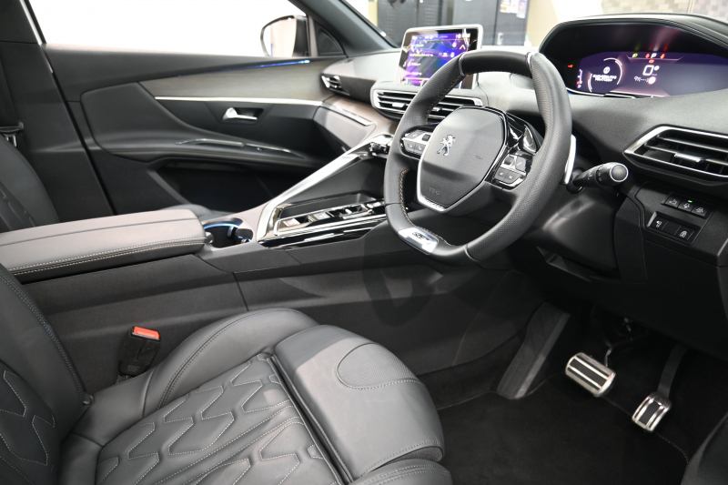 プジョー 3008 3008 GT ｴｸﾞｾﾞｸﾃｨﾌﾞｴﾃﾞｨｼｮﾝ　120台限定 後期ﾓﾃﾞﾙ ACC LKA 黒革 ﾊﾟﾉﾗﾏSR 純正ﾀｯﾁｽｸﾘｰﾝ CarPlay 360ﾋﾞｼﾞｮﾝ 前後ｺｰﾅｰｾﾝｻｰ 純正18ｲﾝﾁAW LEDﾗｲﾄ　新車保証継承可