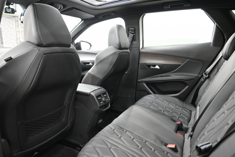 プジョー 3008 3008 GT ｴｸﾞｾﾞｸﾃｨﾌﾞｴﾃﾞｨｼｮﾝ　120台限定 後期ﾓﾃﾞﾙ ACC LKA 黒革 ﾊﾟﾉﾗﾏSR 純正ﾀｯﾁｽｸﾘｰﾝ CarPlay 360ﾋﾞｼﾞｮﾝ 前後ｺｰﾅｰｾﾝｻｰ 純正18ｲﾝﾁAW LEDﾗｲﾄ　新車保証継承可