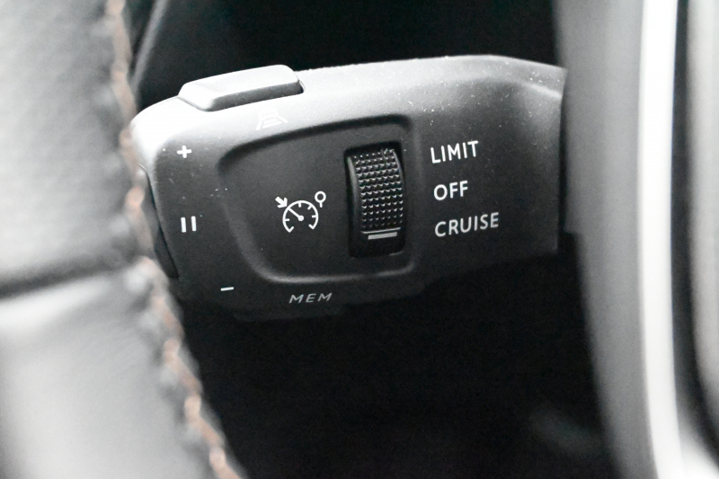 プジョー 3008 3008 GT ｴｸﾞｾﾞｸﾃｨﾌﾞｴﾃﾞｨｼｮﾝ　120台限定 後期ﾓﾃﾞﾙ ACC LKA 黒革 ﾊﾟﾉﾗﾏSR 純正ﾀｯﾁｽｸﾘｰﾝ CarPlay 360ﾋﾞｼﾞｮﾝ 前後ｺｰﾅｰｾﾝｻｰ 純正18ｲﾝﾁAW LEDﾗｲﾄ　新車保証継承可