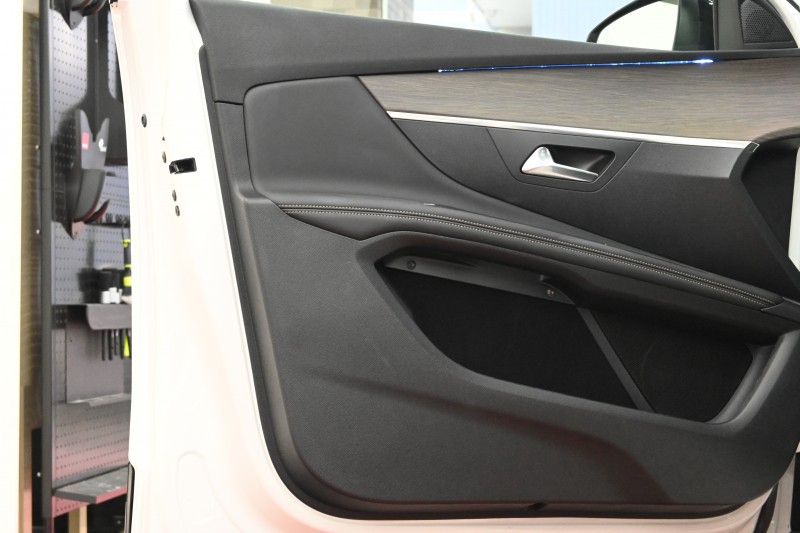 プジョー 3008 3008 GT ｴｸﾞｾﾞｸﾃｨﾌﾞｴﾃﾞｨｼｮﾝ　120台限定 後期ﾓﾃﾞﾙ ACC LKA 黒革 ﾊﾟﾉﾗﾏSR 純正ﾀｯﾁｽｸﾘｰﾝ CarPlay 360ﾋﾞｼﾞｮﾝ 前後ｺｰﾅｰｾﾝｻｰ 純正18ｲﾝﾁAW LEDﾗｲﾄ　新車保証継承可