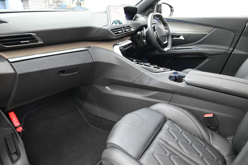 プジョー 3008 3008 GT ｴｸﾞｾﾞｸﾃｨﾌﾞｴﾃﾞｨｼｮﾝ　120台限定 後期ﾓﾃﾞﾙ ACC LKA 黒革 ﾊﾟﾉﾗﾏSR 純正ﾀｯﾁｽｸﾘｰﾝ CarPlay 360ﾋﾞｼﾞｮﾝ 前後ｺｰﾅｰｾﾝｻｰ 純正18ｲﾝﾁAW LEDﾗｲﾄ　新車保証継承可