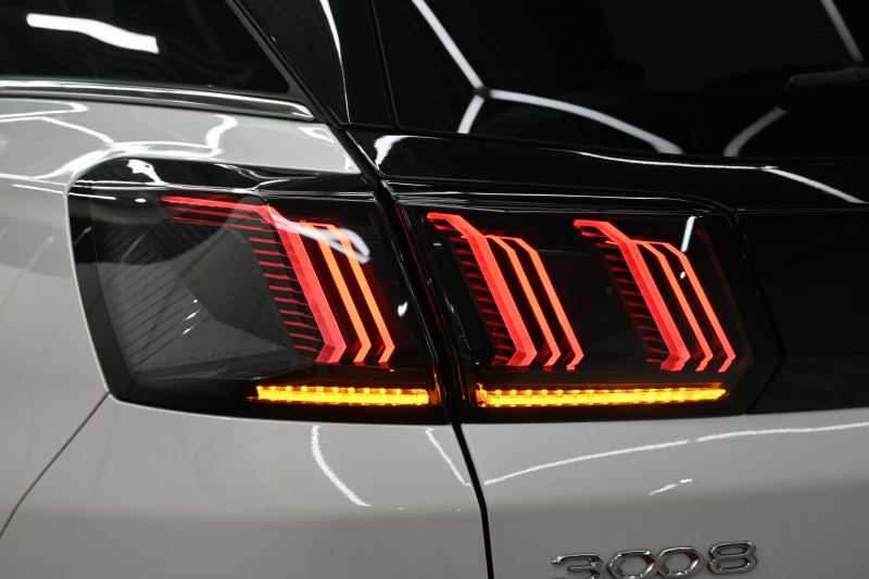 プジョー 3008 3008 GT ｴｸﾞｾﾞｸﾃｨﾌﾞｴﾃﾞｨｼｮﾝ　120台限定 後期ﾓﾃﾞﾙ ACC LKA 黒革 ﾊﾟﾉﾗﾏSR 純正ﾀｯﾁｽｸﾘｰﾝ CarPlay 360ﾋﾞｼﾞｮﾝ 前後ｺｰﾅｰｾﾝｻｰ 純正18ｲﾝﾁAW LEDﾗｲﾄ　新車保証継承可