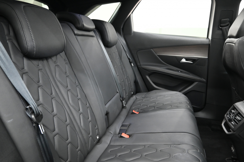 プジョー 3008 3008 GT ｴｸﾞｾﾞｸﾃｨﾌﾞｴﾃﾞｨｼｮﾝ　120台限定 後期ﾓﾃﾞﾙ ACC LKA 黒革 ﾊﾟﾉﾗﾏSR 純正ﾀｯﾁｽｸﾘｰﾝ CarPlay 360ﾋﾞｼﾞｮﾝ 前後ｺｰﾅｰｾﾝｻｰ 純正18ｲﾝﾁAW LEDﾗｲﾄ　新車保証継承可