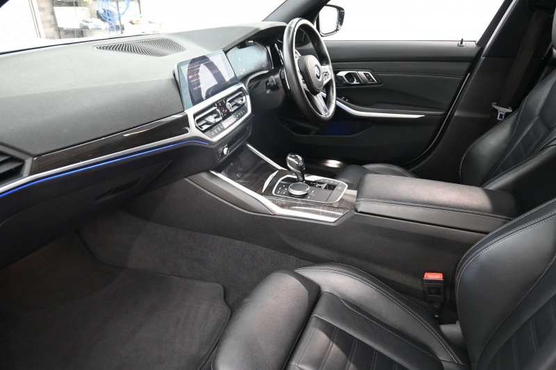 BMW 3シリーズ 320d xDrive Mｽﾎﾟｰﾂ ﾊｲﾗｲﾝPKG　ACC 黒革 純正HDDﾅﾋﾞ CarPlay 360ｶﾒﾗ Mｴｱﾛ&19ｲﾝﾁAW 自動ﾄﾗﾝｸ KW車高調　2年保証付