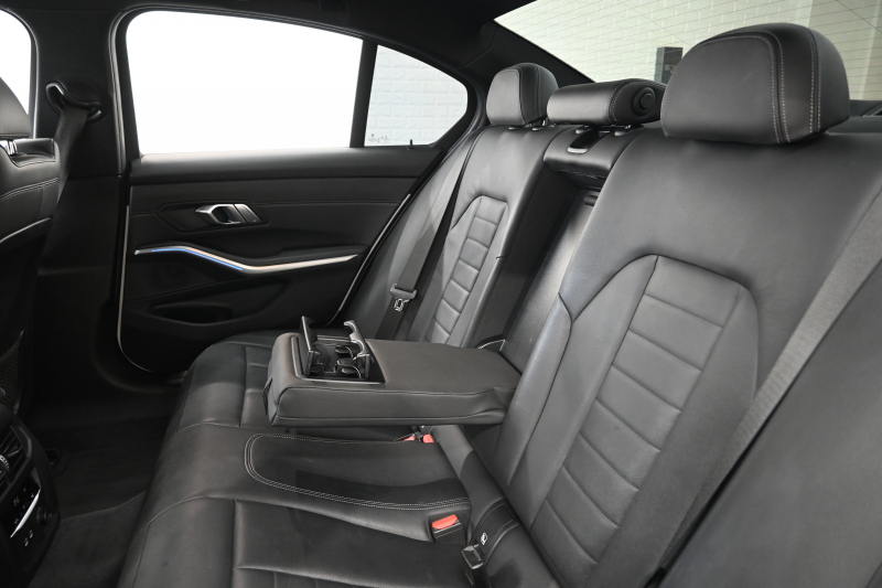 BMW 3シリーズ 320d xDrive Mｽﾎﾟｰﾂ ﾊｲﾗｲﾝPKG　ACC 黒革 純正HDDﾅﾋﾞ CarPlay 360ｶﾒﾗ Mｴｱﾛ&19ｲﾝﾁAW 自動ﾄﾗﾝｸ KW車高調　2年保証付