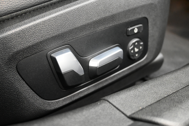 BMW 3シリーズ 320d xDrive Mｽﾎﾟｰﾂ ﾊｲﾗｲﾝPKG　ACC 黒革 純正HDDﾅﾋﾞ CarPlay 360ｶﾒﾗ Mｴｱﾛ&19ｲﾝﾁAW 自動ﾄﾗﾝｸ KW車高調　2年保証付