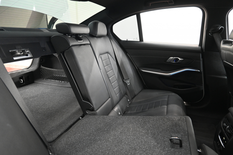 BMW 3シリーズ 320d xDrive Mｽﾎﾟｰﾂ ﾊｲﾗｲﾝPKG　ACC 黒革 純正HDDﾅﾋﾞ CarPlay 360ｶﾒﾗ Mｴｱﾛ&19ｲﾝﾁAW 自動ﾄﾗﾝｸ KW車高調　2年保証付