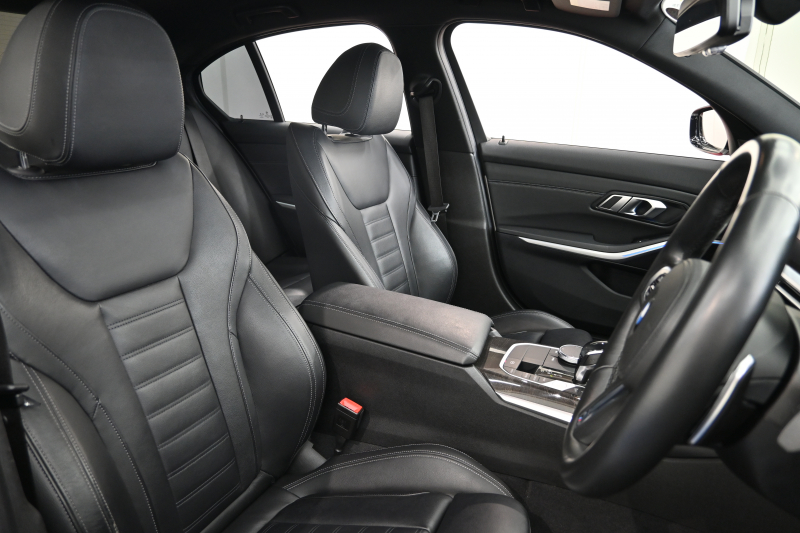 BMW 3シリーズ 320d xDrive Mｽﾎﾟｰﾂ ﾊｲﾗｲﾝPKG　ACC 黒革 純正HDDﾅﾋﾞ CarPlay 360ｶﾒﾗ Mｴｱﾛ&19ｲﾝﾁAW 自動ﾄﾗﾝｸ KW車高調　2年保証付