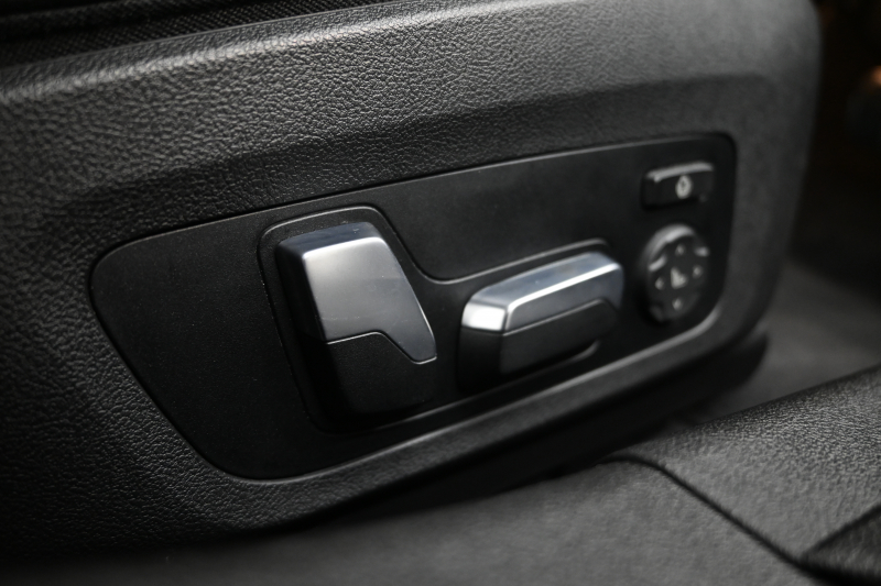 BMW 3シリーズ 320i ﾂｰﾘﾝｸﾞ Mｽﾎﾟｰﾂ ﾊｲﾗｲﾝPKG　ACC 黒革 純正HDDﾅﾋﾞ CarPlay 360ｶﾒﾗ Mｴｱﾛ&18ｲﾝﾁAW 自動ﾄﾗﾝｸ ﾜｲﾔﾚｽﾁｬｰｼﾞ　2年保証付