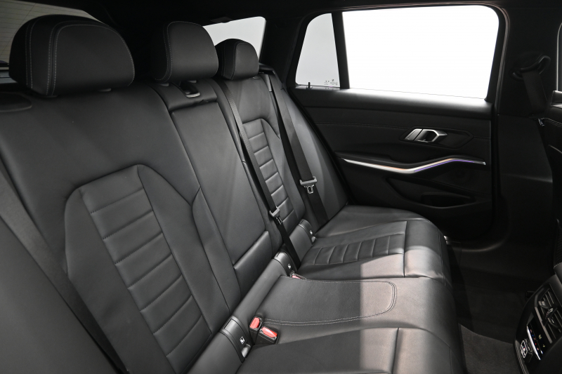 BMW 3シリーズ 320i ﾂｰﾘﾝｸﾞ Mｽﾎﾟｰﾂ ﾊｲﾗｲﾝPKG　ACC 黒革 純正HDDﾅﾋﾞ CarPlay 360ｶﾒﾗ Mｴｱﾛ&18ｲﾝﾁAW 自動ﾄﾗﾝｸ ﾜｲﾔﾚｽﾁｬｰｼﾞ　2年保証付