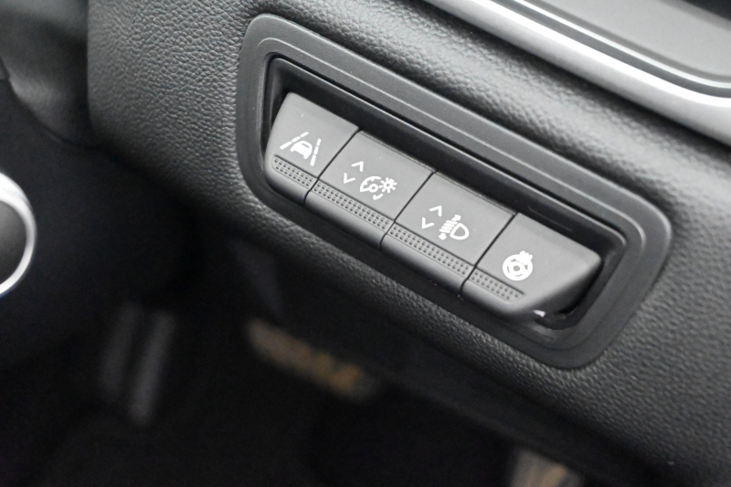 ルノー キャプチャー ｲﾝﾃﾝｽﾃｯｸﾊﾟｯｸ　Pｽﾀ ACC ECO ｱｸﾃｨﾌﾞﾌﾞﾚｰｷ 黒革 ｼｰﾄﾋｰﾀｰ BTｵｰﾃﾞｨｵ CarPlay 純正18ｲﾝﾁAW ﾌﾞﾗｲﾝﾄﾞｽﾎﾟｯﾄﾓﾆﾀｰ LEDﾗｲﾄ 　2年保証付