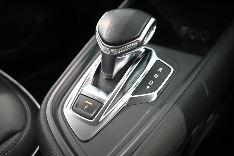 ルノー キャプチャー ｲﾝﾃﾝｽﾃｯｸﾊﾟｯｸ　Pｽﾀ ACC ECO ｱｸﾃｨﾌﾞﾌﾞﾚｰｷ 黒革 ｼｰﾄﾋｰﾀｰ BTｵｰﾃﾞｨｵ CarPlay 純正18ｲﾝﾁAW ﾌﾞﾗｲﾝﾄﾞｽﾎﾟｯﾄﾓﾆﾀｰ LEDﾗｲﾄ 　2年保証付