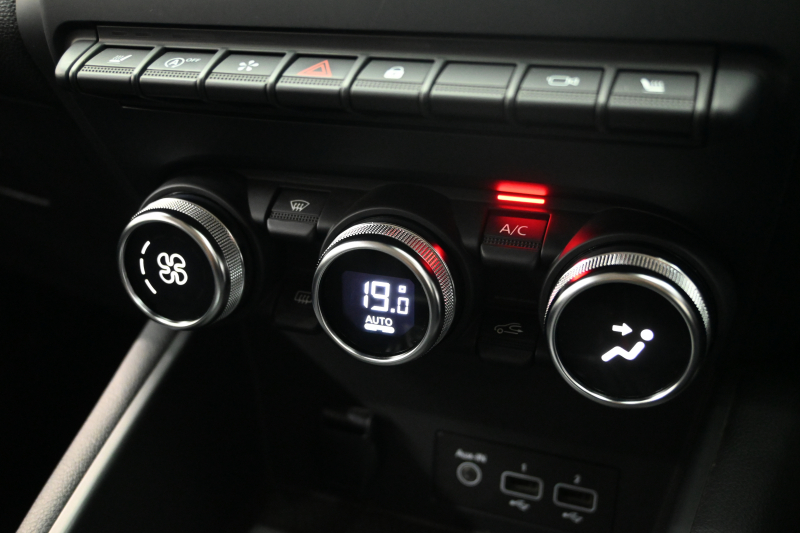 ルノー キャプチャー ｲﾝﾃﾝｽﾃｯｸﾊﾟｯｸ　Pｽﾀ ACC ECO ｱｸﾃｨﾌﾞﾌﾞﾚｰｷ 黒革 ｼｰﾄﾋｰﾀｰ BTｵｰﾃﾞｨｵ CarPlay 純正18ｲﾝﾁAW ﾌﾞﾗｲﾝﾄﾞｽﾎﾟｯﾄﾓﾆﾀｰ LEDﾗｲﾄ 　2年保証付