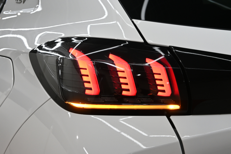 プジョー 208 GT　1ｵｰﾅｰ ACC LPA LKA BSM Pｽﾀ ECO ﾊｰﾌﾚｻﾞｰ 7ｲﾝﾁﾀｯﾁｽｸﾘｰﾝ CarPlay Bｶﾒﾗ 17ｲﾝﾁAW ﾌﾙLEDﾗｲﾄ　新車保証継承可