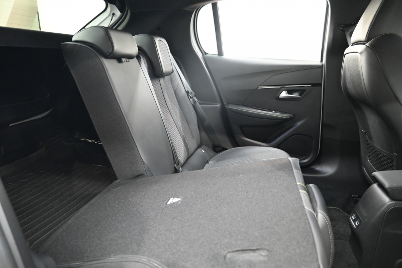 プジョー 208 GT　1ｵｰﾅｰ ACC LPA LKA BSM Pｽﾀ ECO ﾊｰﾌﾚｻﾞｰ 7ｲﾝﾁﾀｯﾁｽｸﾘｰﾝ CarPlay Bｶﾒﾗ 17ｲﾝﾁAW ﾌﾙLEDﾗｲﾄ　新車保証継承可