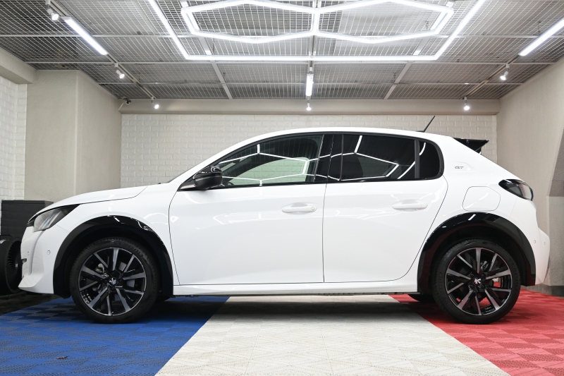 プジョー 208 GT　1ｵｰﾅｰ ACC LPA LKA BSM Pｽﾀ ECO ﾊｰﾌﾚｻﾞｰ 7ｲﾝﾁﾀｯﾁｽｸﾘｰﾝ CarPlay Bｶﾒﾗ 17ｲﾝﾁAW ﾌﾙLEDﾗｲﾄ　新車保証継承可