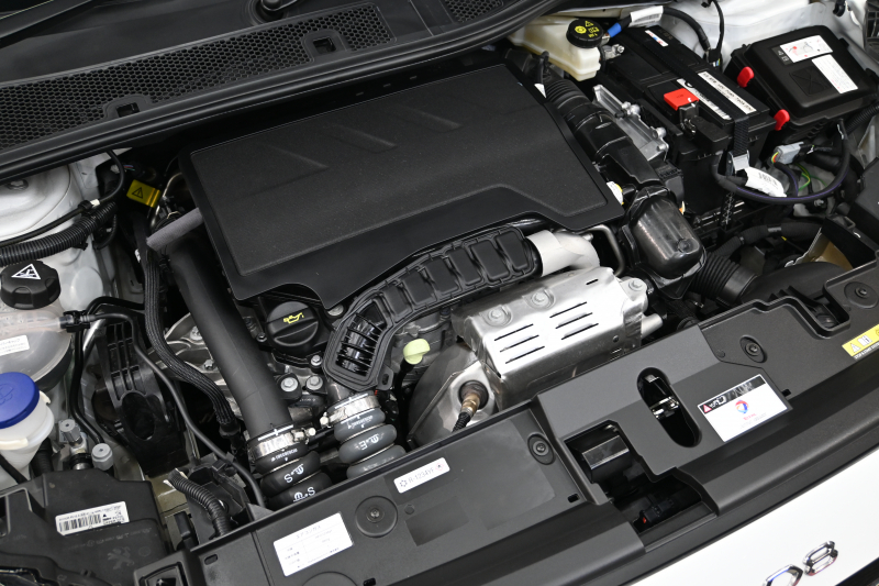 プジョー 208 GT　1ｵｰﾅｰ ACC LPA LKA BSM Pｽﾀ ECO ﾊｰﾌﾚｻﾞｰ 7ｲﾝﾁﾀｯﾁｽｸﾘｰﾝ CarPlay Bｶﾒﾗ 17ｲﾝﾁAW ﾌﾙLEDﾗｲﾄ　新車保証継承可