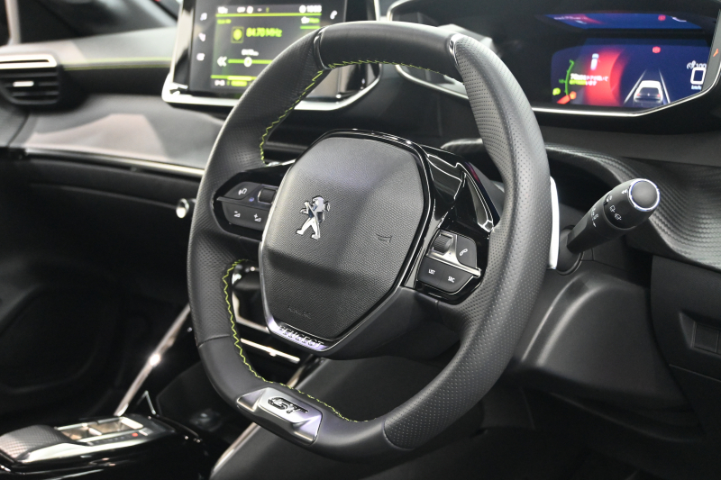 プジョー 208 GT　1ｵｰﾅｰ ACC LPA LKA BSM Pｽﾀ ECO ﾊｰﾌﾚｻﾞｰ 7ｲﾝﾁﾀｯﾁｽｸﾘｰﾝ CarPlay Bｶﾒﾗ 17ｲﾝﾁAW ﾌﾙLEDﾗｲﾄ　新車保証継承可