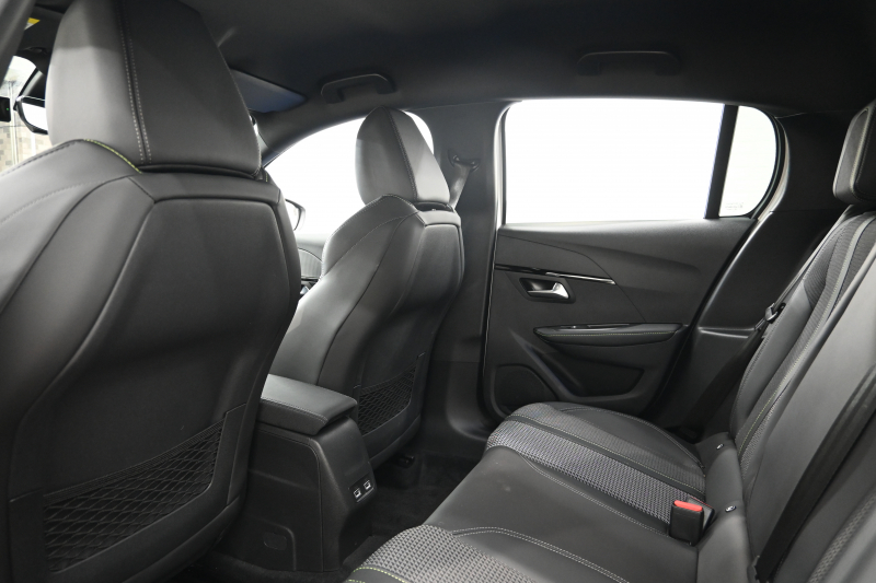 プジョー 208 GT　1ｵｰﾅｰ ACC LPA LKA BSM Pｽﾀ ECO ﾊｰﾌﾚｻﾞｰ 7ｲﾝﾁﾀｯﾁｽｸﾘｰﾝ CarPlay Bｶﾒﾗ 17ｲﾝﾁAW ﾌﾙLEDﾗｲﾄ　新車保証継承可