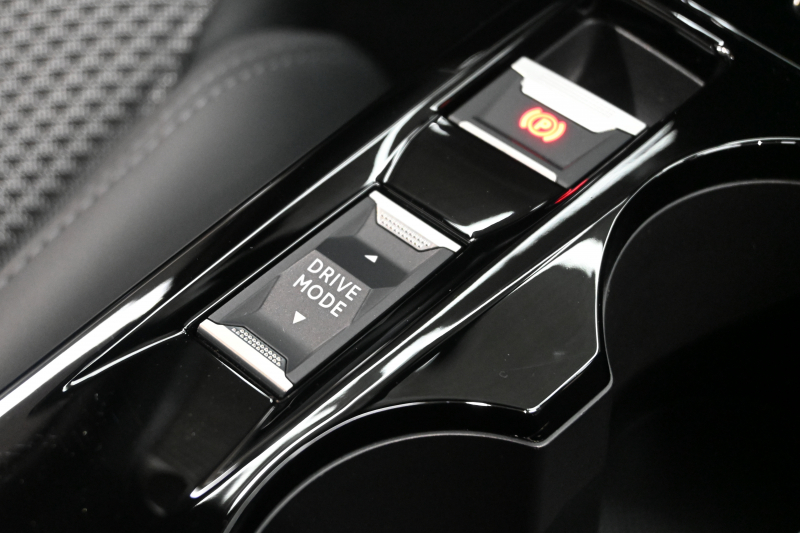 プジョー 208 GT　1ｵｰﾅｰ ACC LPA LKA BSM Pｽﾀ ECO ﾊｰﾌﾚｻﾞｰ 7ｲﾝﾁﾀｯﾁｽｸﾘｰﾝ CarPlay Bｶﾒﾗ 17ｲﾝﾁAW ﾌﾙLEDﾗｲﾄ　新車保証継承可