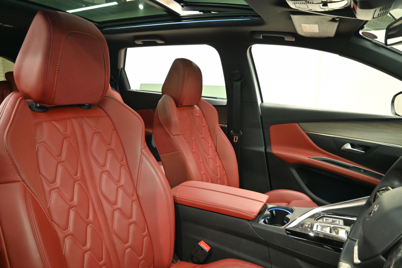 プジョー 5008 5008 GT ﾌﾞﾙｰHDi ﾚｯﾄﾞﾅｯﾊﾟ　特別仕様 後期ﾓﾃﾞﾙ ACC LKA 赤革 ﾊﾟﾉﾗﾏSR 純正ﾅﾋﾞTV CarPlay 360ﾋﾞｼﾞｮﾝ 前後ｺｰﾅｰｾﾝｻｰ 純正18ｲﾝﾁAW LEDﾗｲﾄ　2年保証付