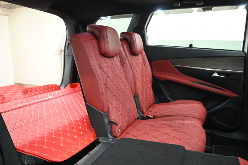 プジョー 5008 5008 GT ﾌﾞﾙｰHDi ﾚｯﾄﾞﾅｯﾊﾟ　特別仕様 後期ﾓﾃﾞﾙ ACC LKA 赤革 ﾊﾟﾉﾗﾏSR 純正ﾅﾋﾞTV CarPlay 360ﾋﾞｼﾞｮﾝ 前後ｺｰﾅｰｾﾝｻｰ 純正18ｲﾝﾁAW LEDﾗｲﾄ　2年保証付