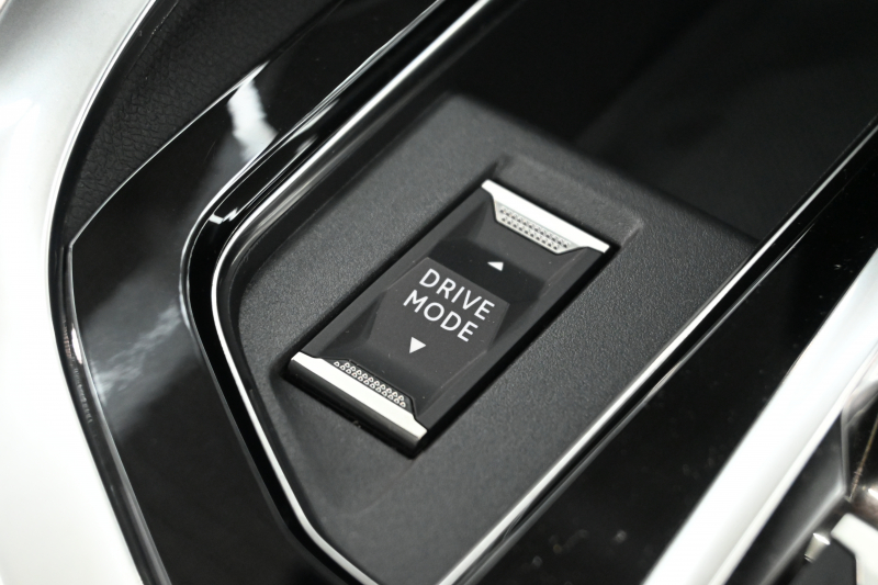 プジョー 5008 5008 GT ﾌﾞﾙｰHDi ﾚｯﾄﾞﾅｯﾊﾟ　特別仕様 後期ﾓﾃﾞﾙ ACC LKA 赤革 ﾊﾟﾉﾗﾏSR 純正ﾅﾋﾞTV CarPlay 360ﾋﾞｼﾞｮﾝ 前後ｺｰﾅｰｾﾝｻｰ 純正18ｲﾝﾁAW LEDﾗｲﾄ　2年保証付