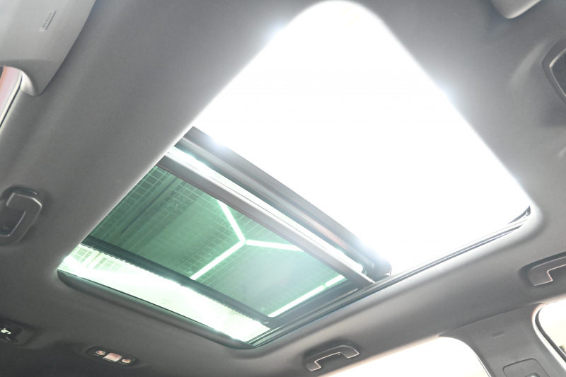 プジョー 5008 5008 GT ﾌﾞﾙｰHDi ﾚｯﾄﾞﾅｯﾊﾟ　特別仕様 後期ﾓﾃﾞﾙ ACC LKA 赤革 ﾊﾟﾉﾗﾏSR 純正ﾅﾋﾞTV CarPlay 360ﾋﾞｼﾞｮﾝ 前後ｺｰﾅｰｾﾝｻｰ 純正18ｲﾝﾁAW LEDﾗｲﾄ　2年保証付