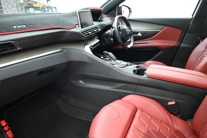 プジョー 5008 5008 GT ﾌﾞﾙｰHDi ﾚｯﾄﾞﾅｯﾊﾟ　特別仕様 後期ﾓﾃﾞﾙ ACC LKA 赤革 ﾊﾟﾉﾗﾏSR 純正ﾅﾋﾞTV CarPlay 360ﾋﾞｼﾞｮﾝ 前後ｺｰﾅｰｾﾝｻｰ 純正18ｲﾝﾁAW LEDﾗｲﾄ　2年保証付