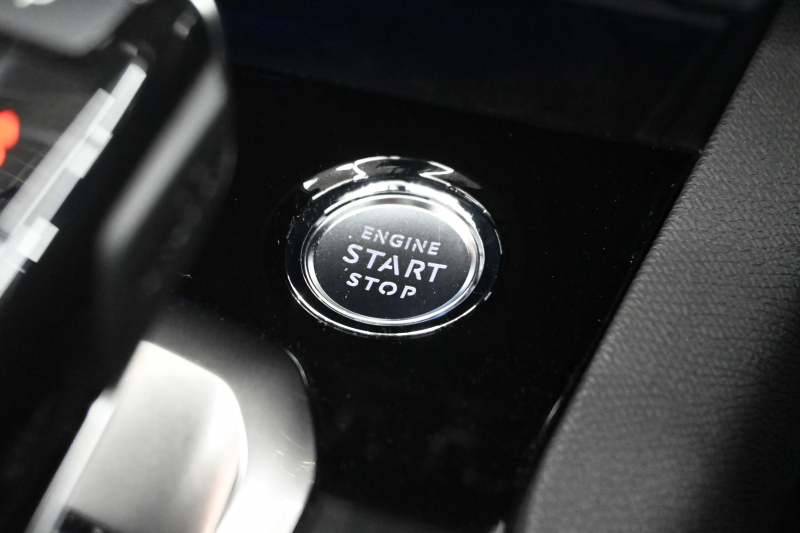 プジョー 5008 5008 GT ﾌﾞﾙｰHDi ﾚｯﾄﾞﾅｯﾊﾟ　特別仕様 後期ﾓﾃﾞﾙ ACC LKA 赤革 ﾊﾟﾉﾗﾏSR 純正ﾅﾋﾞTV CarPlay 360ﾋﾞｼﾞｮﾝ 前後ｺｰﾅｰｾﾝｻｰ 純正18ｲﾝﾁAW LEDﾗｲﾄ　2年保証付