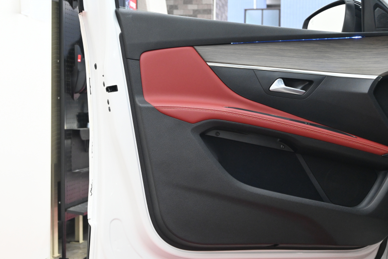 プジョー 5008 5008 GT ﾌﾞﾙｰHDi ﾚｯﾄﾞﾅｯﾊﾟ　特別仕様 後期ﾓﾃﾞﾙ ACC LKA 赤革 ﾊﾟﾉﾗﾏSR 純正ﾅﾋﾞTV CarPlay 360ﾋﾞｼﾞｮﾝ 前後ｺｰﾅｰｾﾝｻｰ 純正18ｲﾝﾁAW LEDﾗｲﾄ　2年保証付