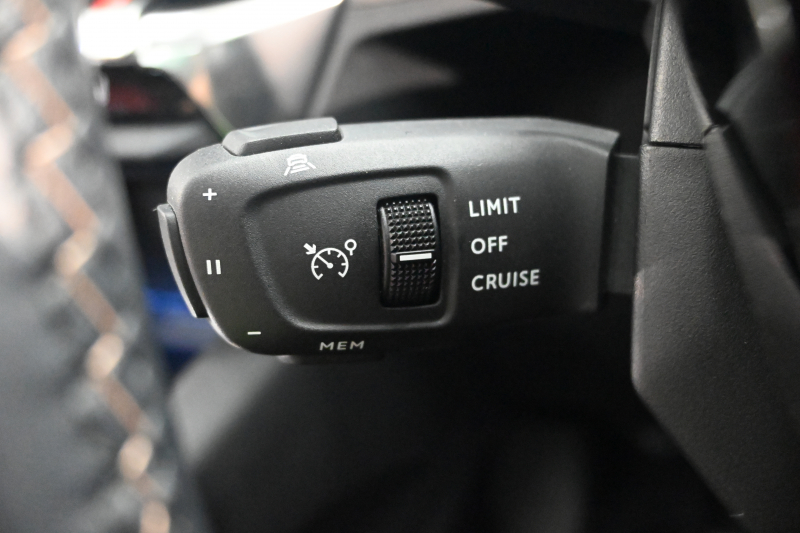 プジョー 5008 5008 GT ﾌﾞﾙｰHDi ﾚｯﾄﾞﾅｯﾊﾟ　特別仕様 後期ﾓﾃﾞﾙ ACC LKA 赤革 ﾊﾟﾉﾗﾏSR 純正ﾅﾋﾞTV CarPlay 360ﾋﾞｼﾞｮﾝ 前後ｺｰﾅｰｾﾝｻｰ 純正18ｲﾝﾁAW LEDﾗｲﾄ　2年保証付