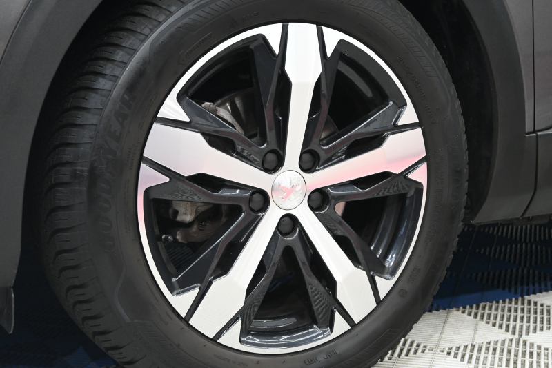 プジョー 3008 3008 GT　後期ﾓﾃﾞﾙ ACC LKA ﾊｰﾌ革 ﾊﾟﾉﾗﾏSR 純正ﾀｯﾁｽｸﾘｰﾝ CarPlay Bｶﾒﾗ 前後ｺｰﾅｰｾﾝｻｰ 純正18ｲﾝﾁAW LEDﾗｲﾄ　2年保証付