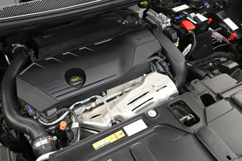 プジョー 3008 3008 GT　後期ﾓﾃﾞﾙ ACC LKA ﾊｰﾌ革 ﾊﾟﾉﾗﾏSR 純正ﾀｯﾁｽｸﾘｰﾝ CarPlay Bｶﾒﾗ 前後ｺｰﾅｰｾﾝｻｰ 純正18ｲﾝﾁAW LEDﾗｲﾄ　2年保証付