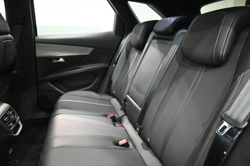 プジョー 3008 3008 GT　後期ﾓﾃﾞﾙ ACC LKA ﾊｰﾌ革 ﾊﾟﾉﾗﾏSR 純正ﾀｯﾁｽｸﾘｰﾝ CarPlay Bｶﾒﾗ 前後ｺｰﾅｰｾﾝｻｰ 純正18ｲﾝﾁAW LEDﾗｲﾄ　2年保証付