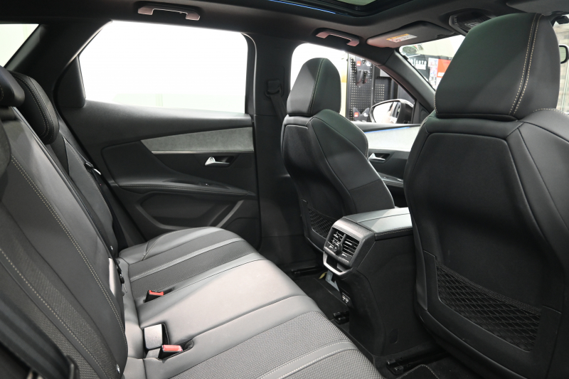 プジョー 3008 3008 GT　後期ﾓﾃﾞﾙ ACC LKA ﾊｰﾌ革 ﾊﾟﾉﾗﾏSR 純正ﾀｯﾁｽｸﾘｰﾝ CarPlay Bｶﾒﾗ 前後ｺｰﾅｰｾﾝｻｰ 純正18ｲﾝﾁAW LEDﾗｲﾄ　2年保証付