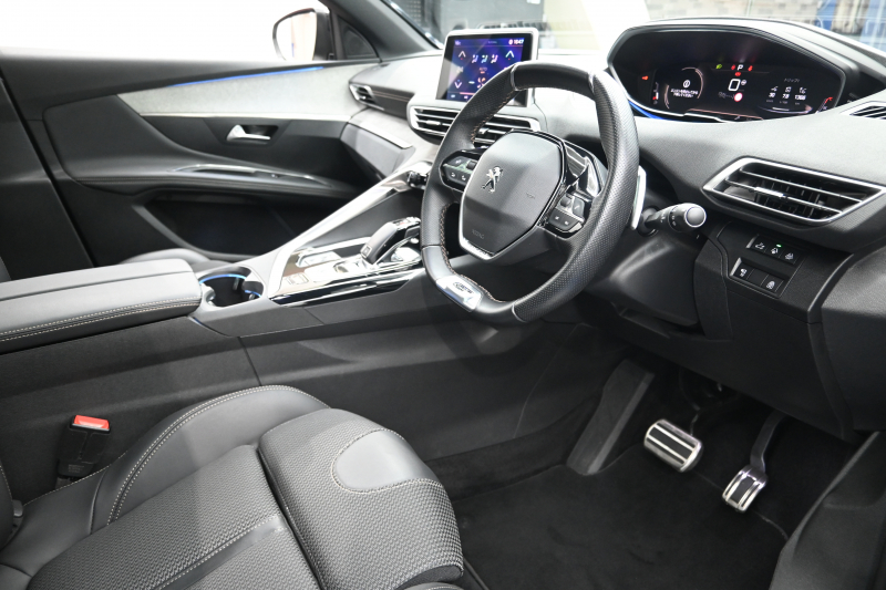 プジョー 3008 3008 GT　後期ﾓﾃﾞﾙ ACC LKA ﾊｰﾌ革 ﾊﾟﾉﾗﾏSR 純正ﾀｯﾁｽｸﾘｰﾝ CarPlay Bｶﾒﾗ 前後ｺｰﾅｰｾﾝｻｰ 純正18ｲﾝﾁAW LEDﾗｲﾄ　2年保証付