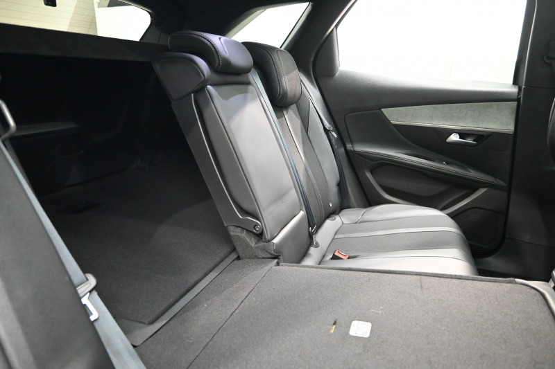 プジョー 3008 3008 GT　後期ﾓﾃﾞﾙ ACC LKA ﾊｰﾌ革 ﾊﾟﾉﾗﾏSR 純正ﾀｯﾁｽｸﾘｰﾝ CarPlay Bｶﾒﾗ 前後ｺｰﾅｰｾﾝｻｰ 純正18ｲﾝﾁAW LEDﾗｲﾄ　2年保証付